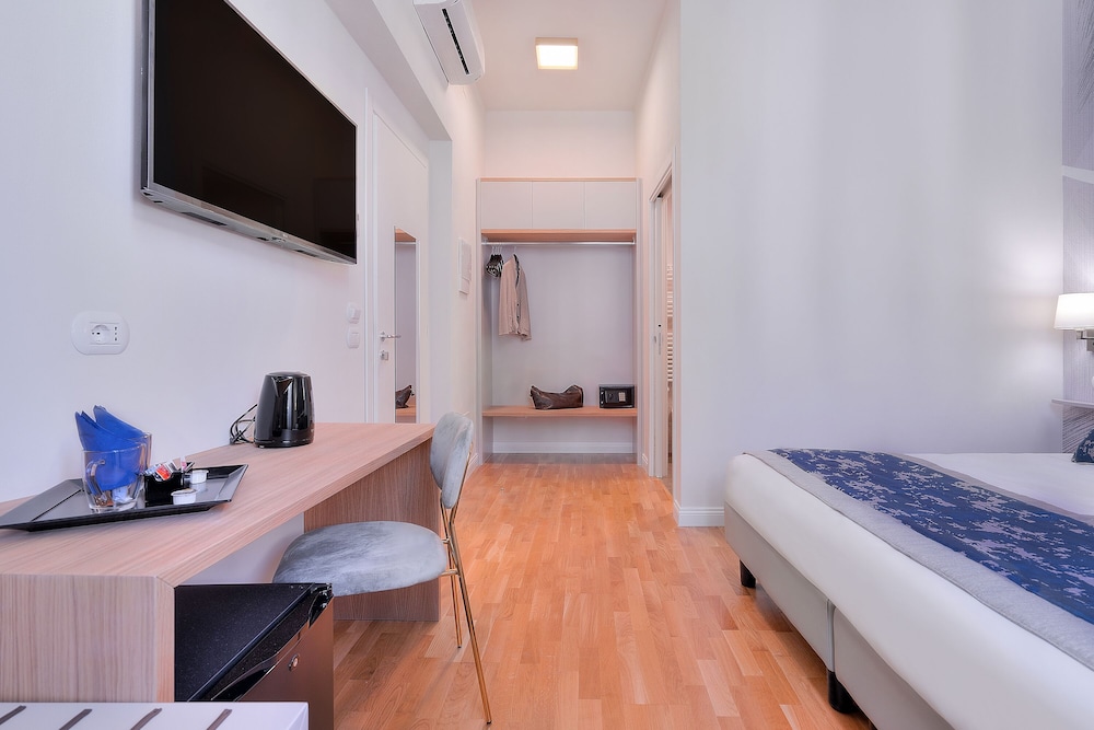 Hotel Cosmos 17/48