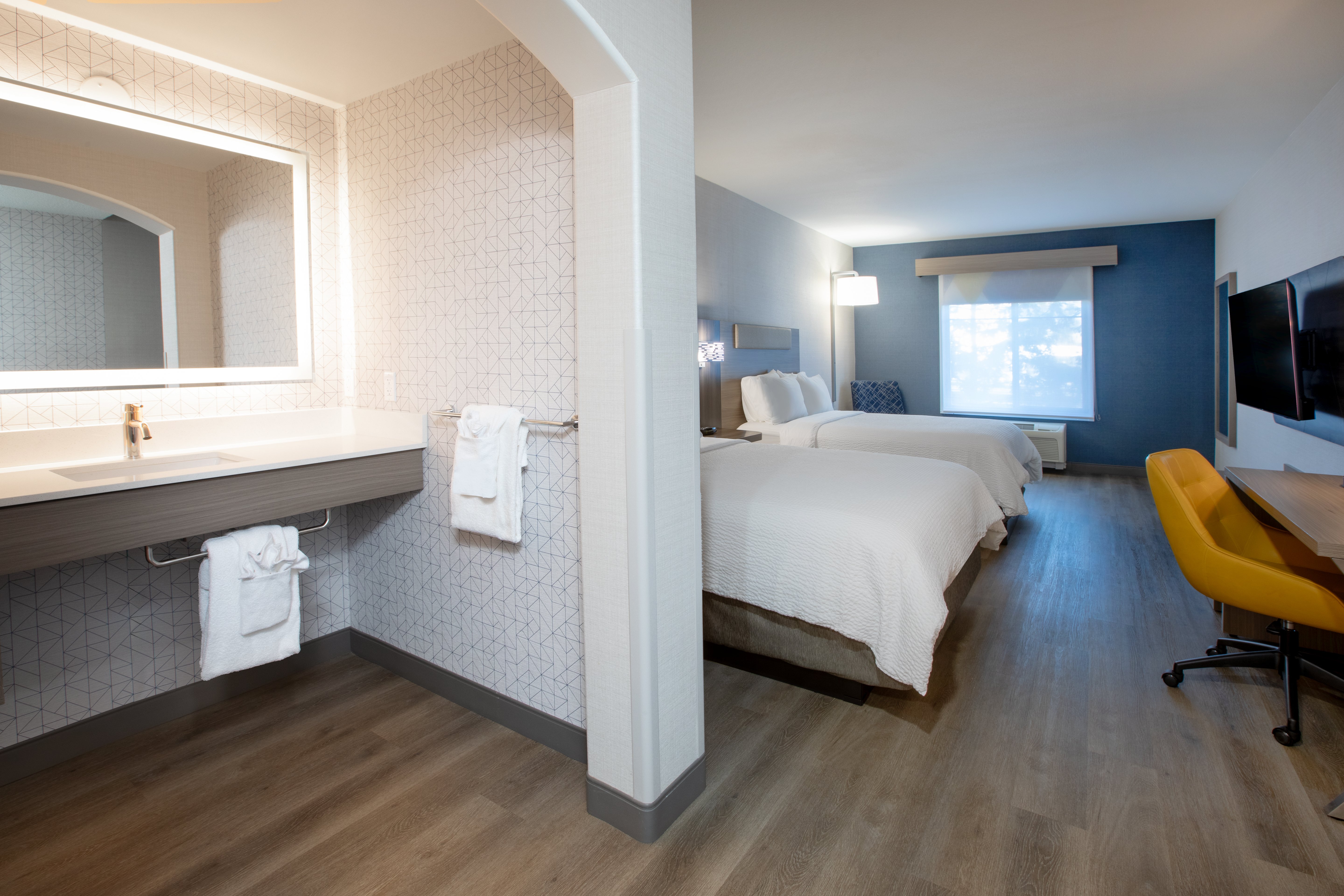 Standard, 2 Queen Beds, Extra Floor Space