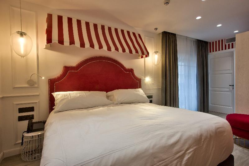 Comfort, Single, King Bed