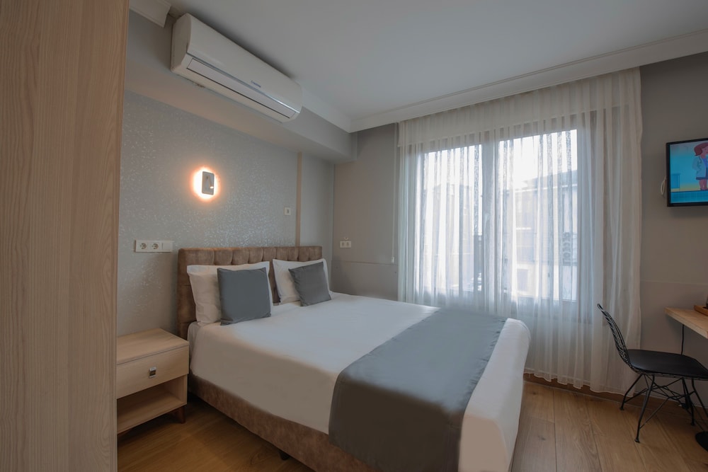 Studio, 1 Queen and 1 Single Bed, Sea View, Annex, Sur Hotel 9/10