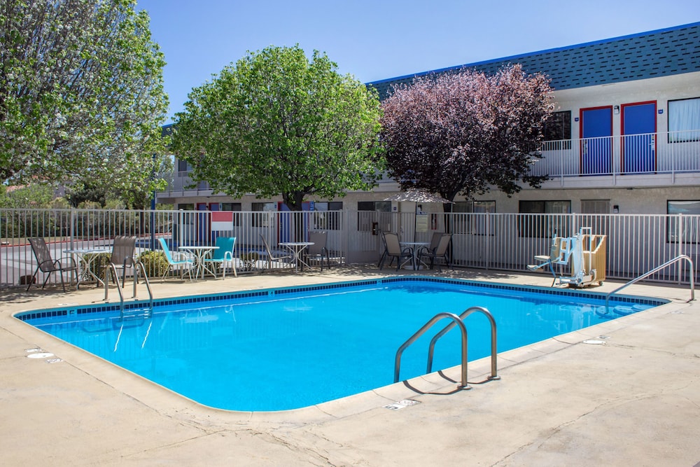 Knights Inn Sierra Vista East Fry 4/40
