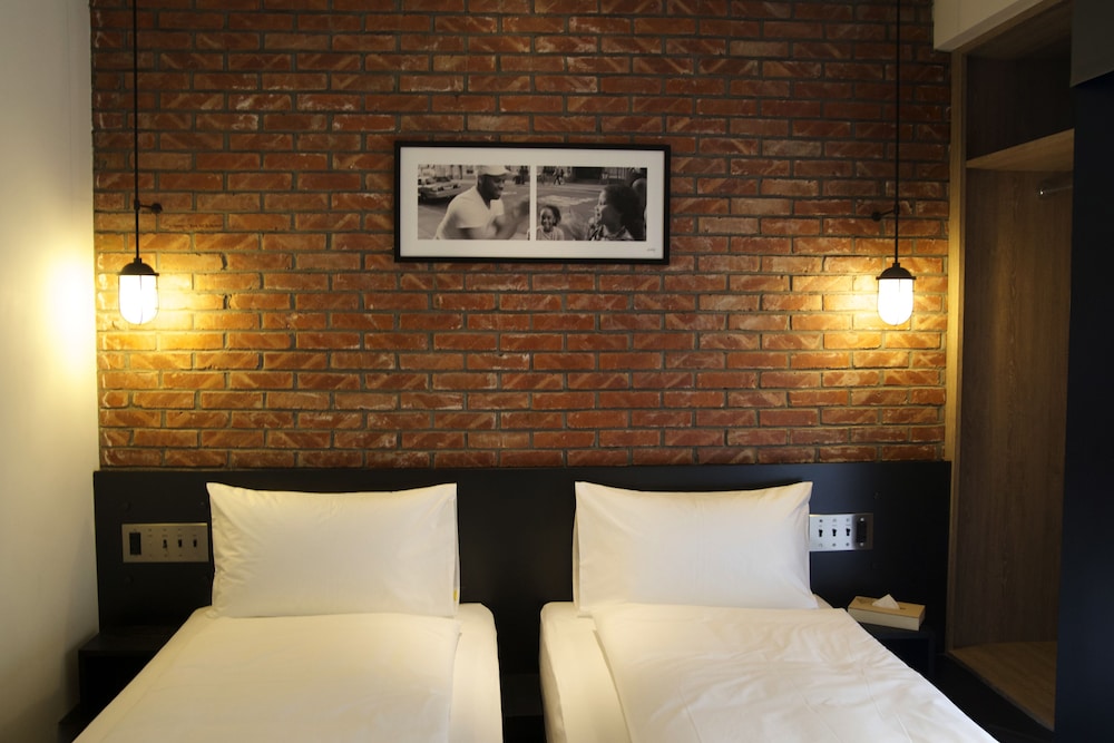 Check Inn Hotel 39/70