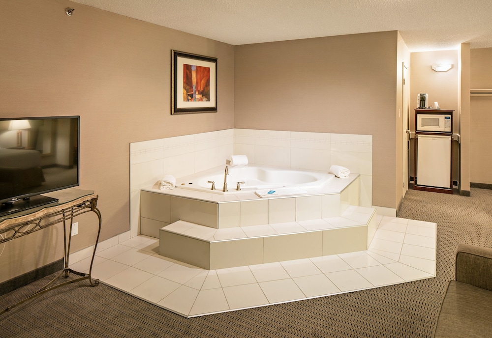 HOLIDAY INN EXPRESS RED DEER 13/68