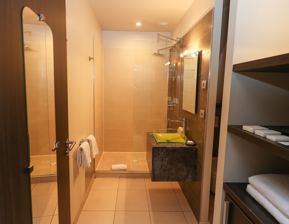 Chateau Lacan Hotel 49/50