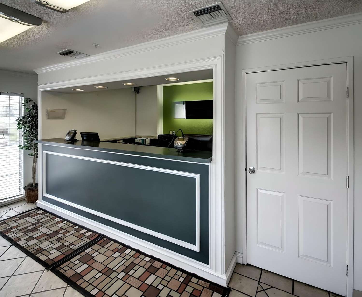 Murray Inn & Suites 4/12
