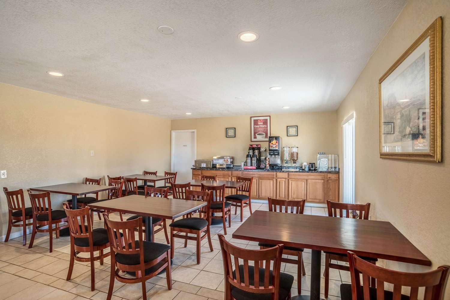 Econo Lodge I-40 Exit 286-Holbrook 23/36