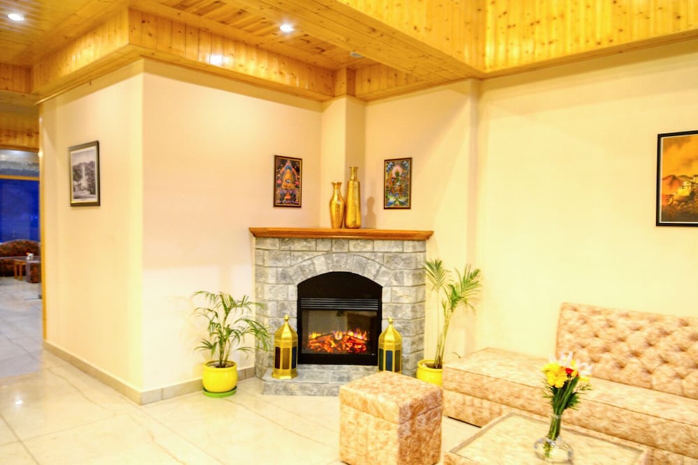 Clarks Inn Suites Manali 10/36
