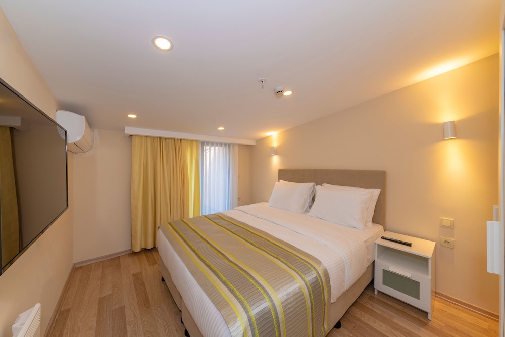 Feri Suites 10/50