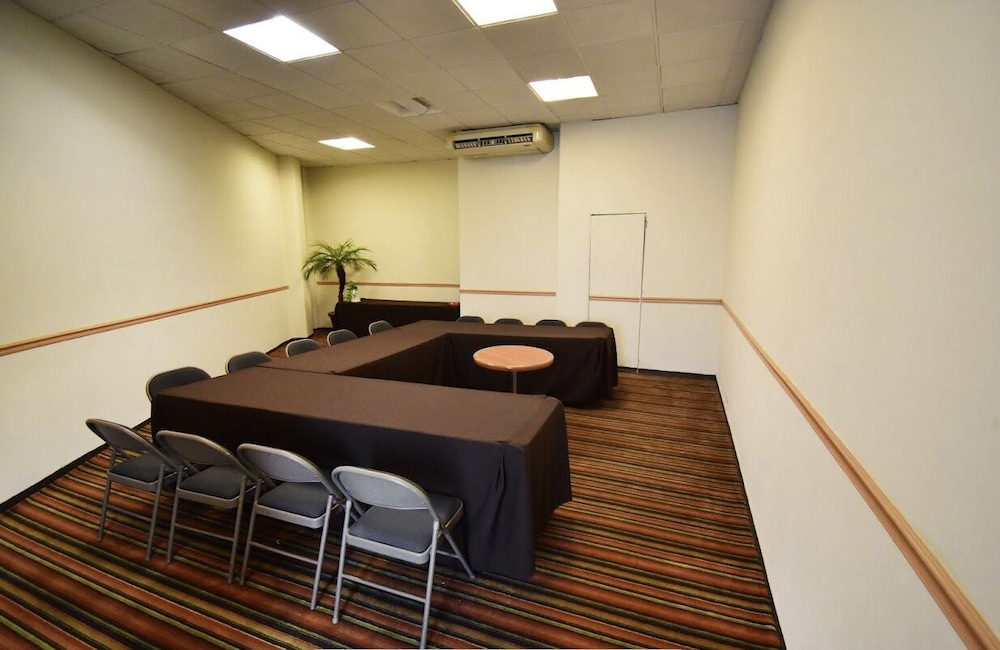 Enterprise Inn Poliforum Ex Mision Leon 40/50