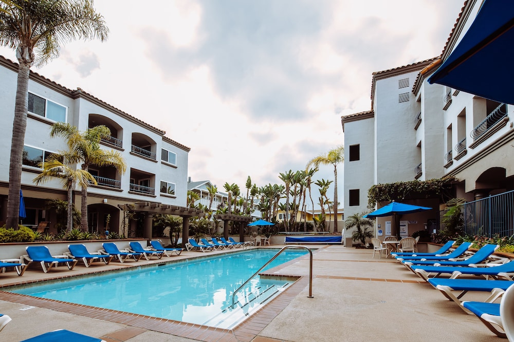 Tamarack Beach Resort Hotel 3/65