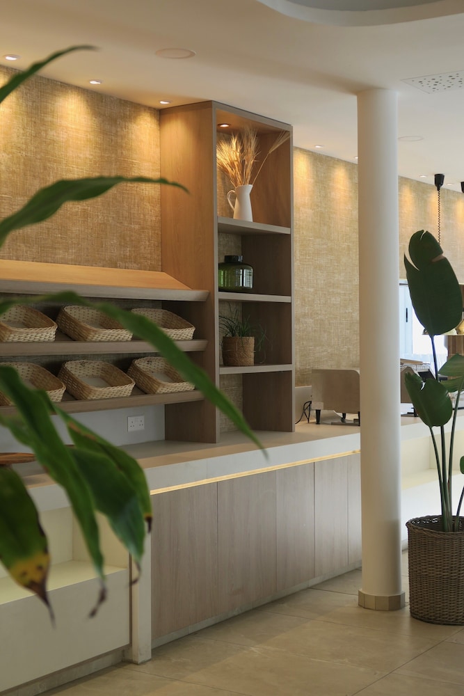 Anonymous Beach Hotel - Adults Only 12/72