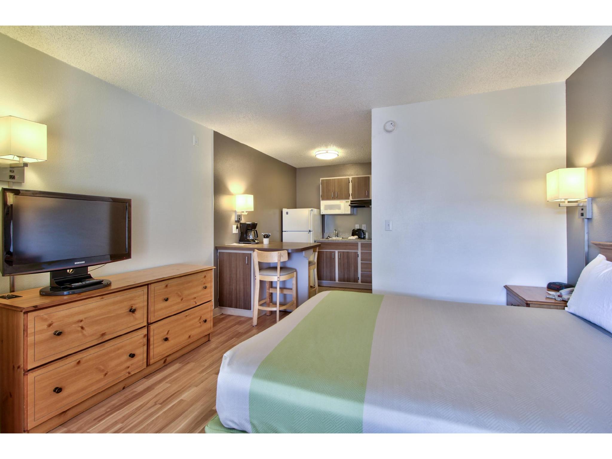 2 Full Beds - Non-Smoking