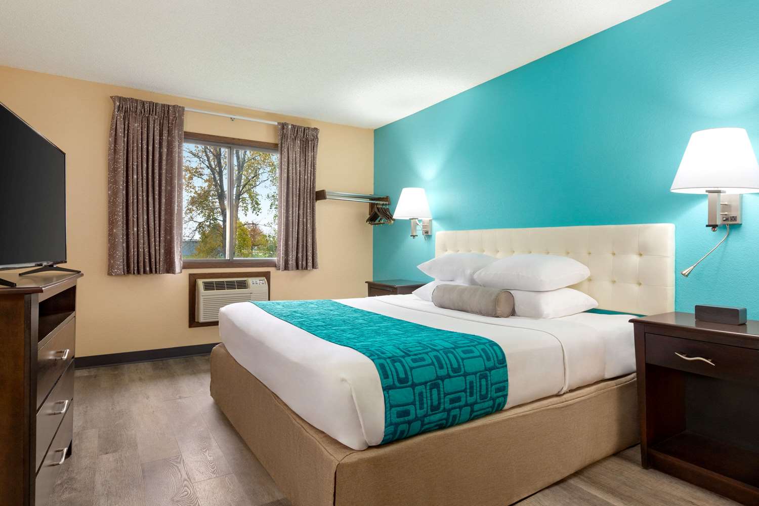 Howard Johnson By Wyndham Waterloo/Cedar Falls 10/25