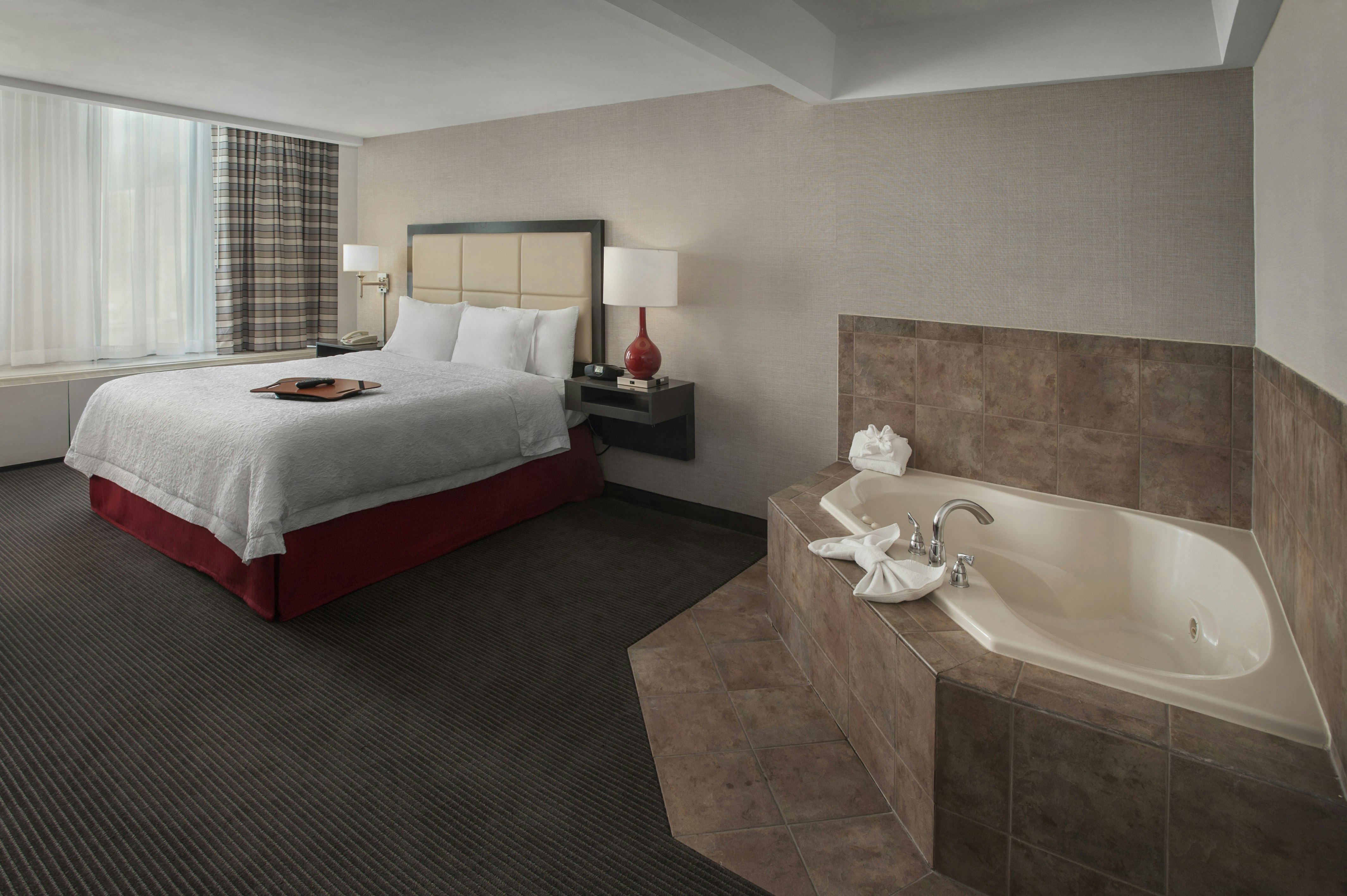 Hampton Inn and Suites Milwaukee Downtown 40/41
