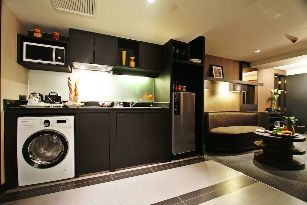 Golden Tulip Mandison Suites 12/59