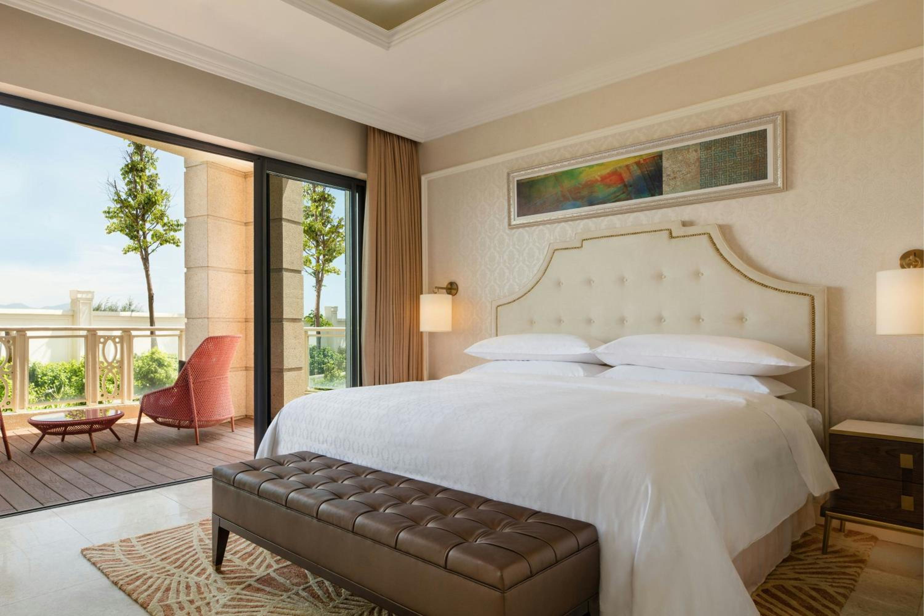 2 Bedrooms, Connecting, Family Suite, Suite, King and Twin Beds, Garden View