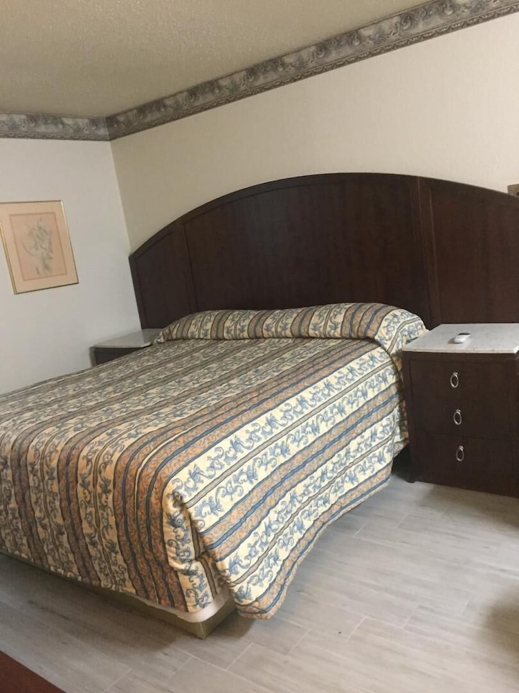Regency Inn Norco 18/42