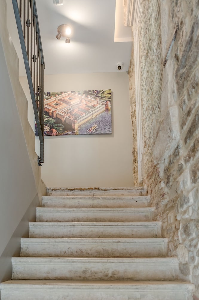 Split Palace Luxury Retreat 15/34