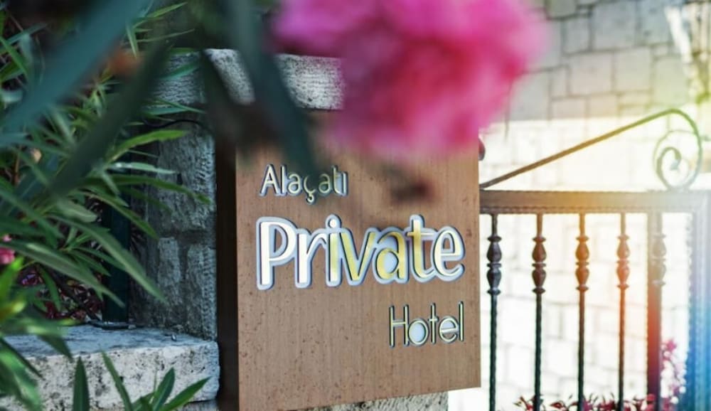 Alacati Private Hotel - Adults Only 2/17