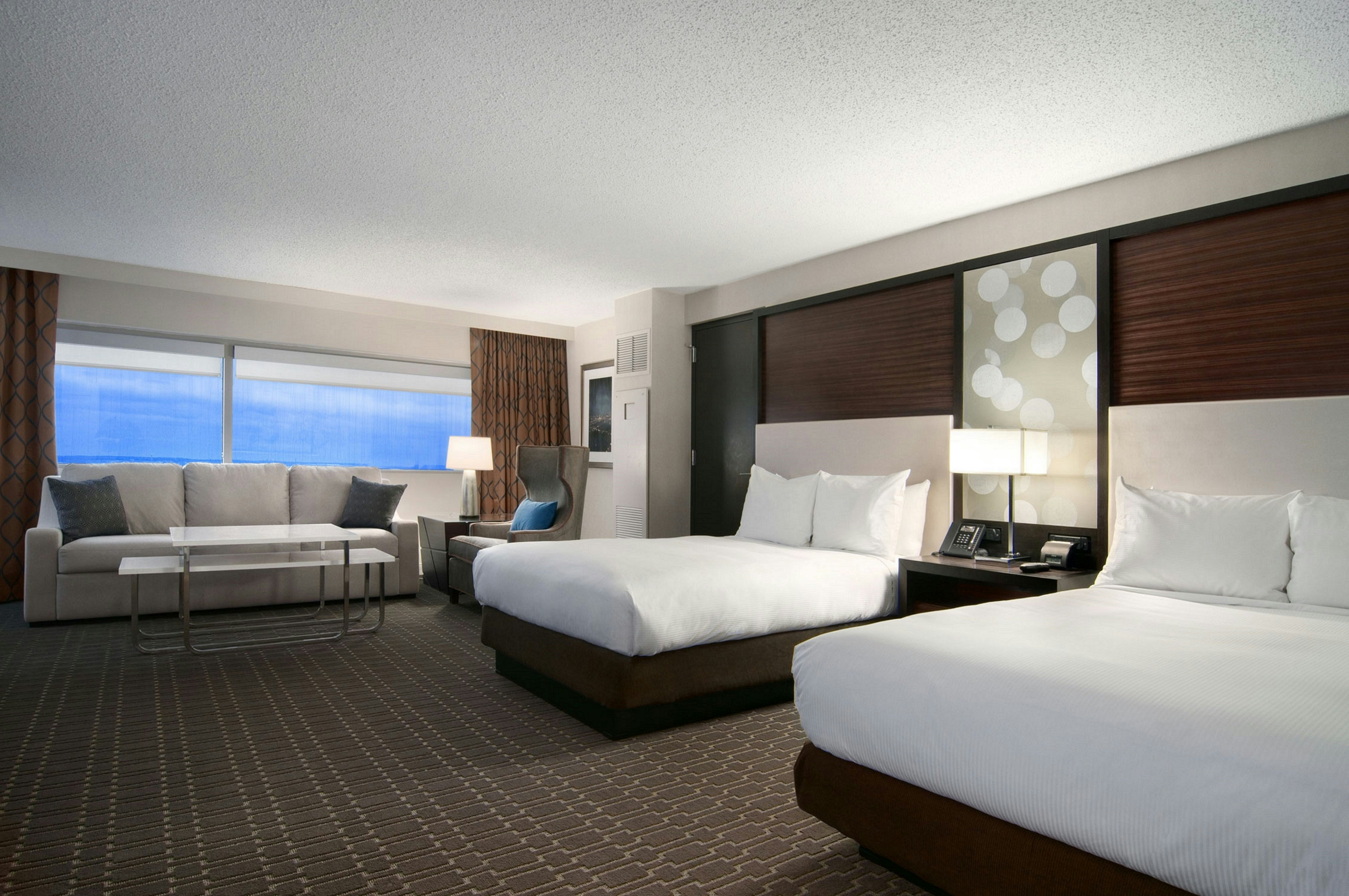 ROOM, 2 QUEEN BEDS, LARGE, CORNER