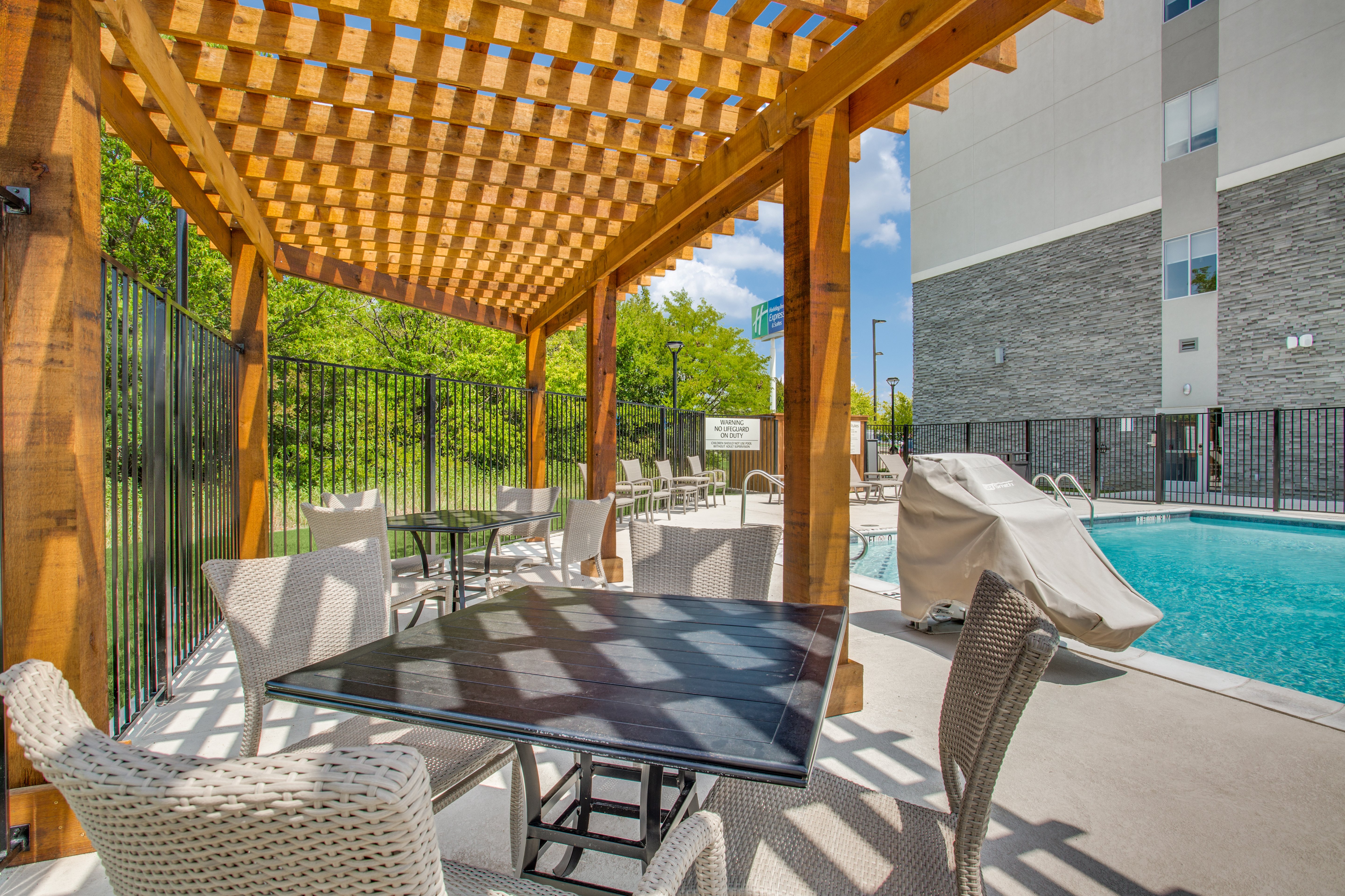 Holiday Inn Express and Suites Denton South 37/71
