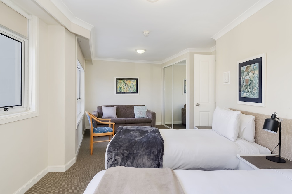 ULTIQA Burleigh Mediterranean Resort 17/65