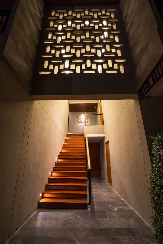 Chu Hotel 42/77