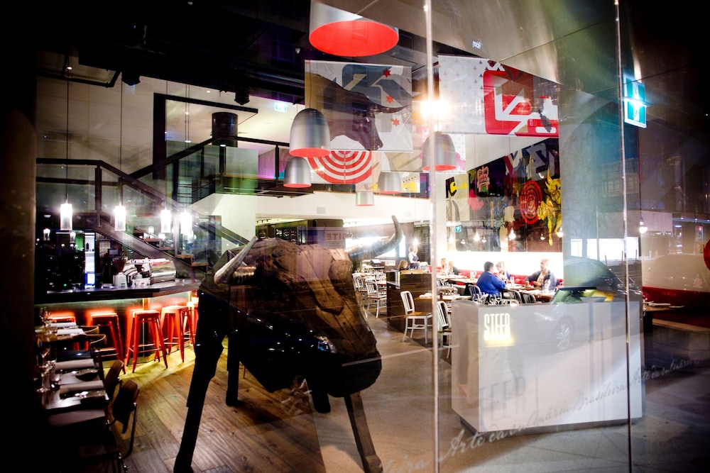 The Olsen Melbourne Art Series 61/78