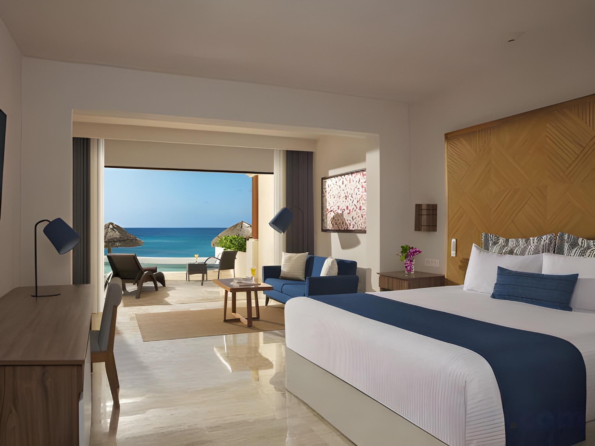 Preferred Club, Junior, King Bed, Tropical View