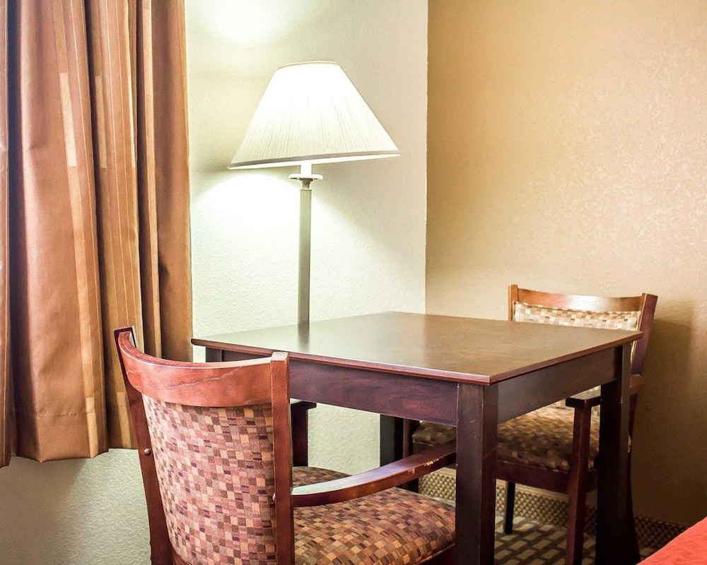 Quality Inn Elyria 32/35