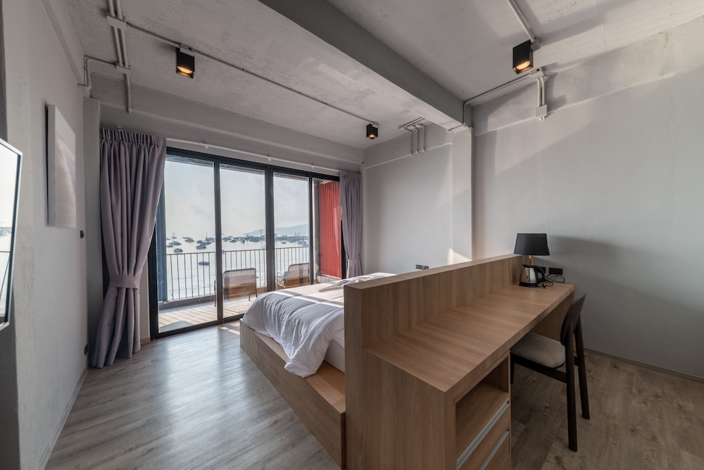 Arch39 Phuket Beach Front 13/36