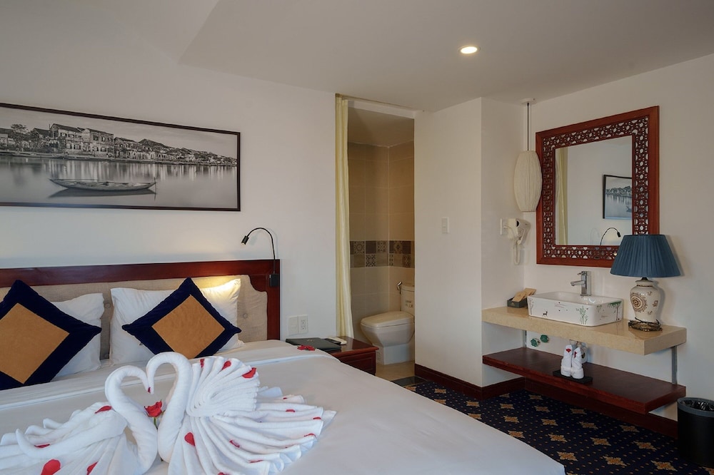 Junior Suite, Queen Bed, Attic