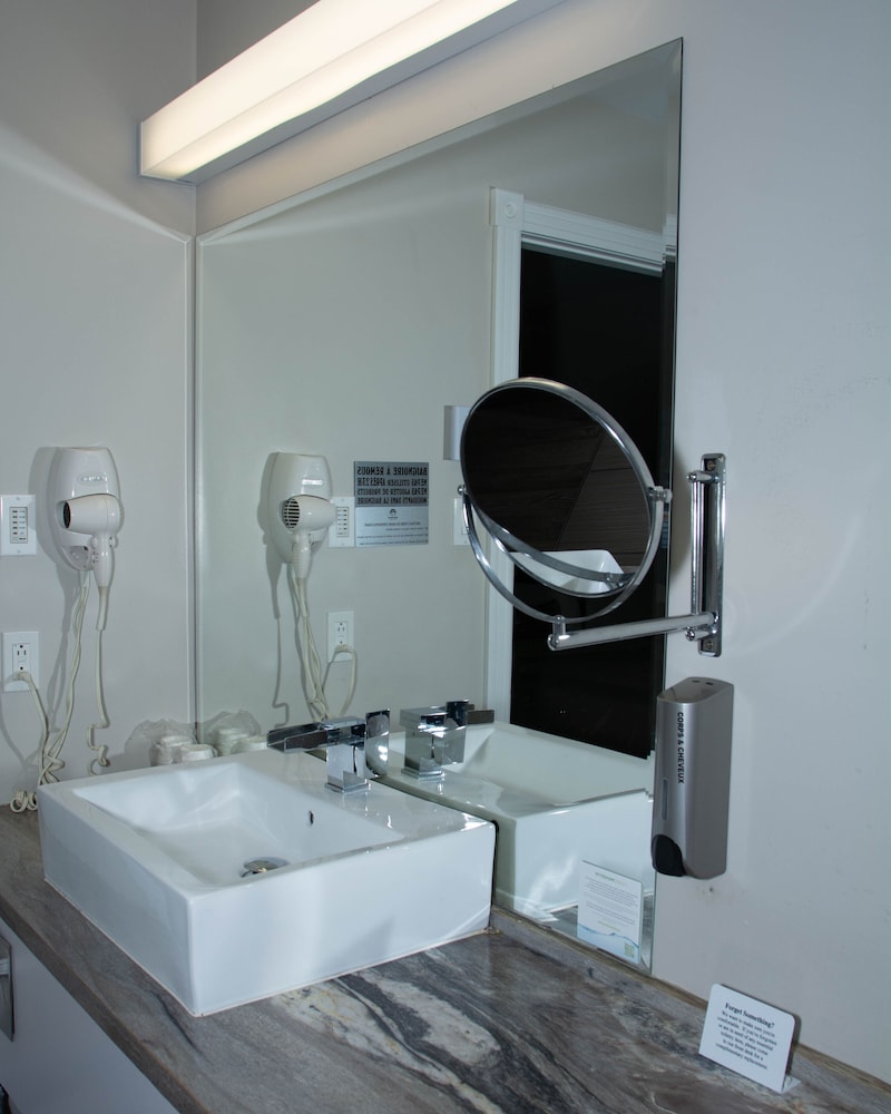 Travelodge by Wyndham Roberval 40/40