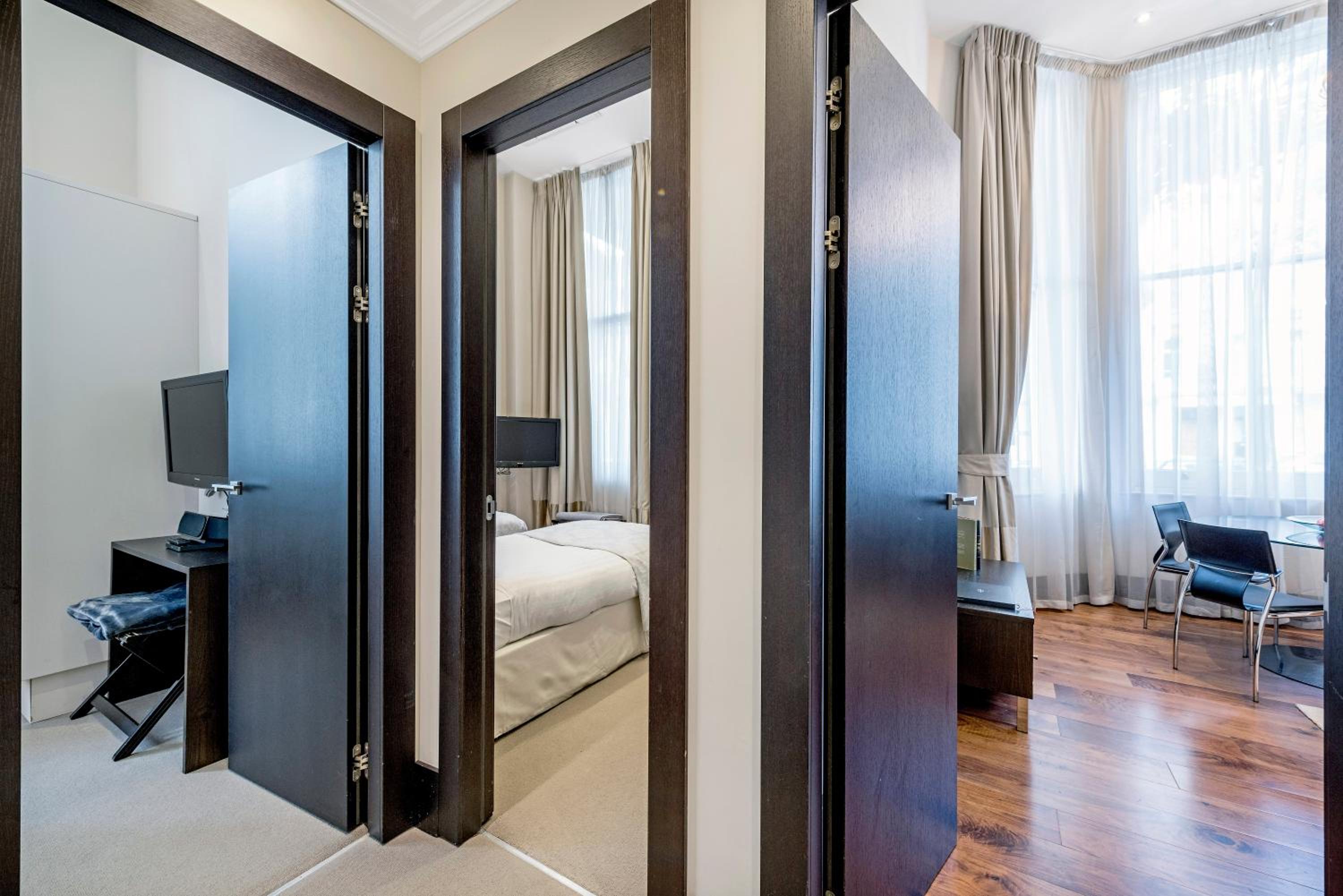 شقة ديلوكس بسرير كينج بغرفتي نوم، 130 Queensgate Apartments 6/10