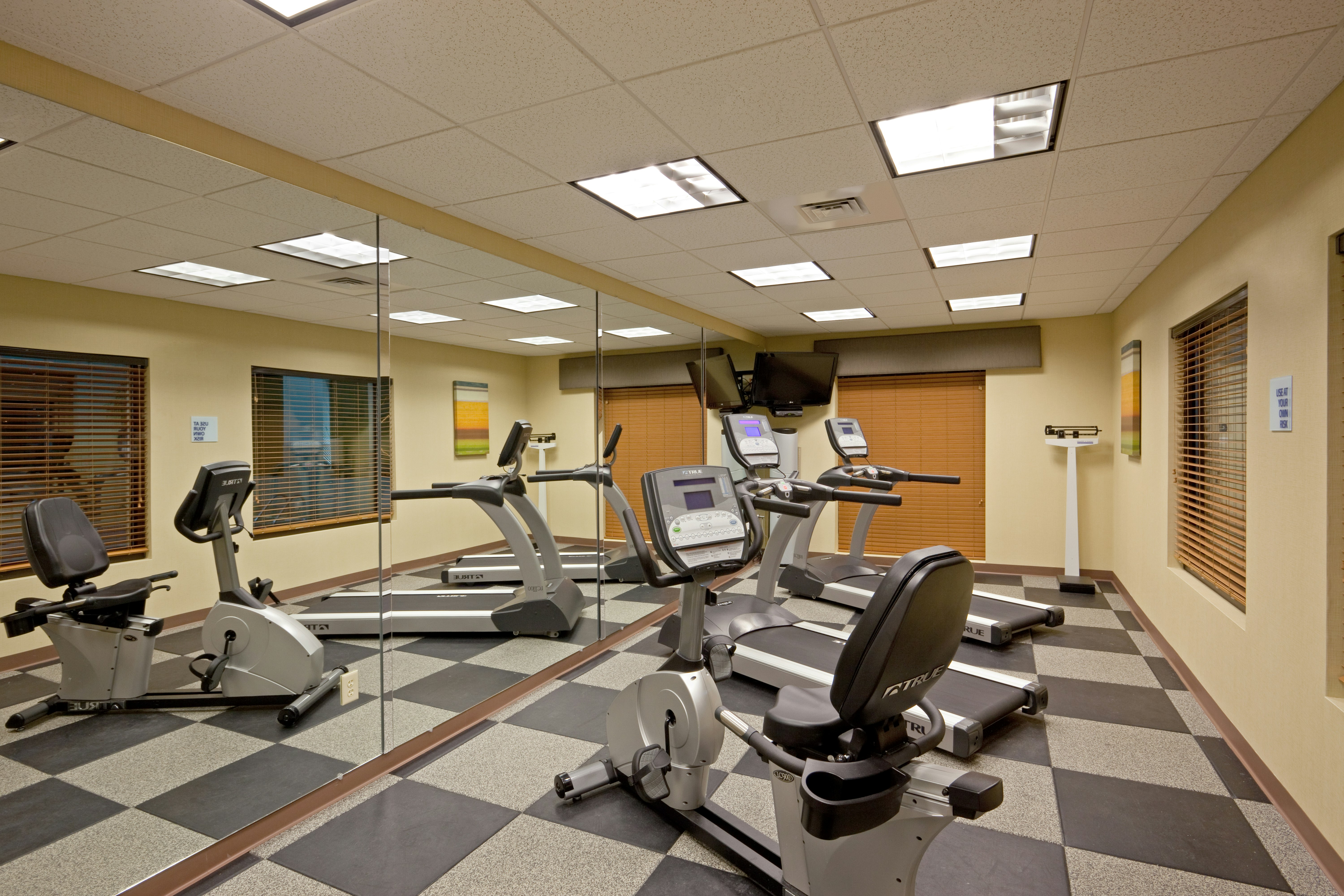 Holiday Inn Express Hotel Suites Malone 14/22