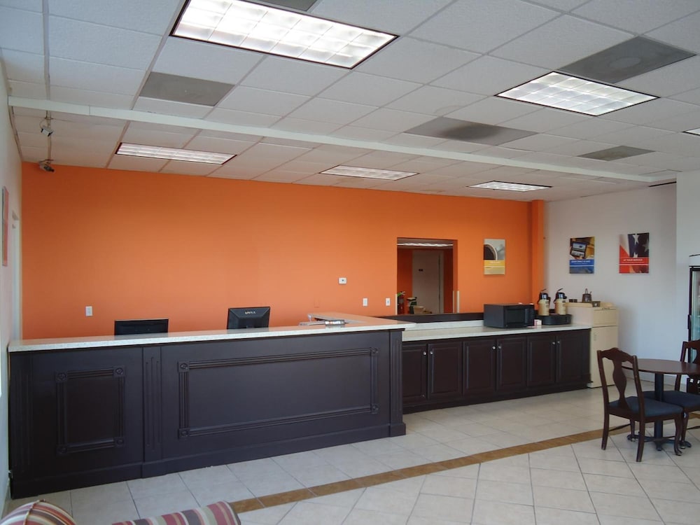 Lobby at Motel6 Clarksville, TN, CLARKSVILLE - TN