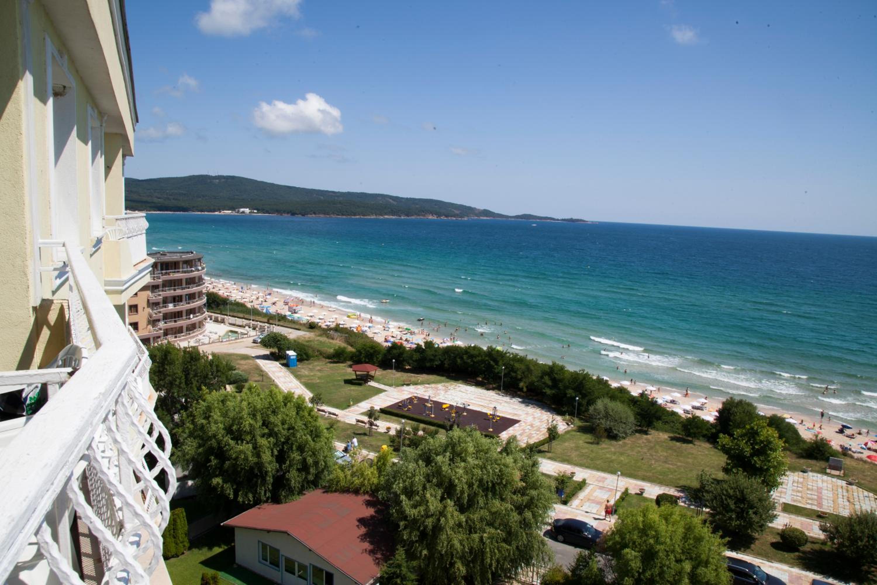 Perla Beach Hotel III 45/50