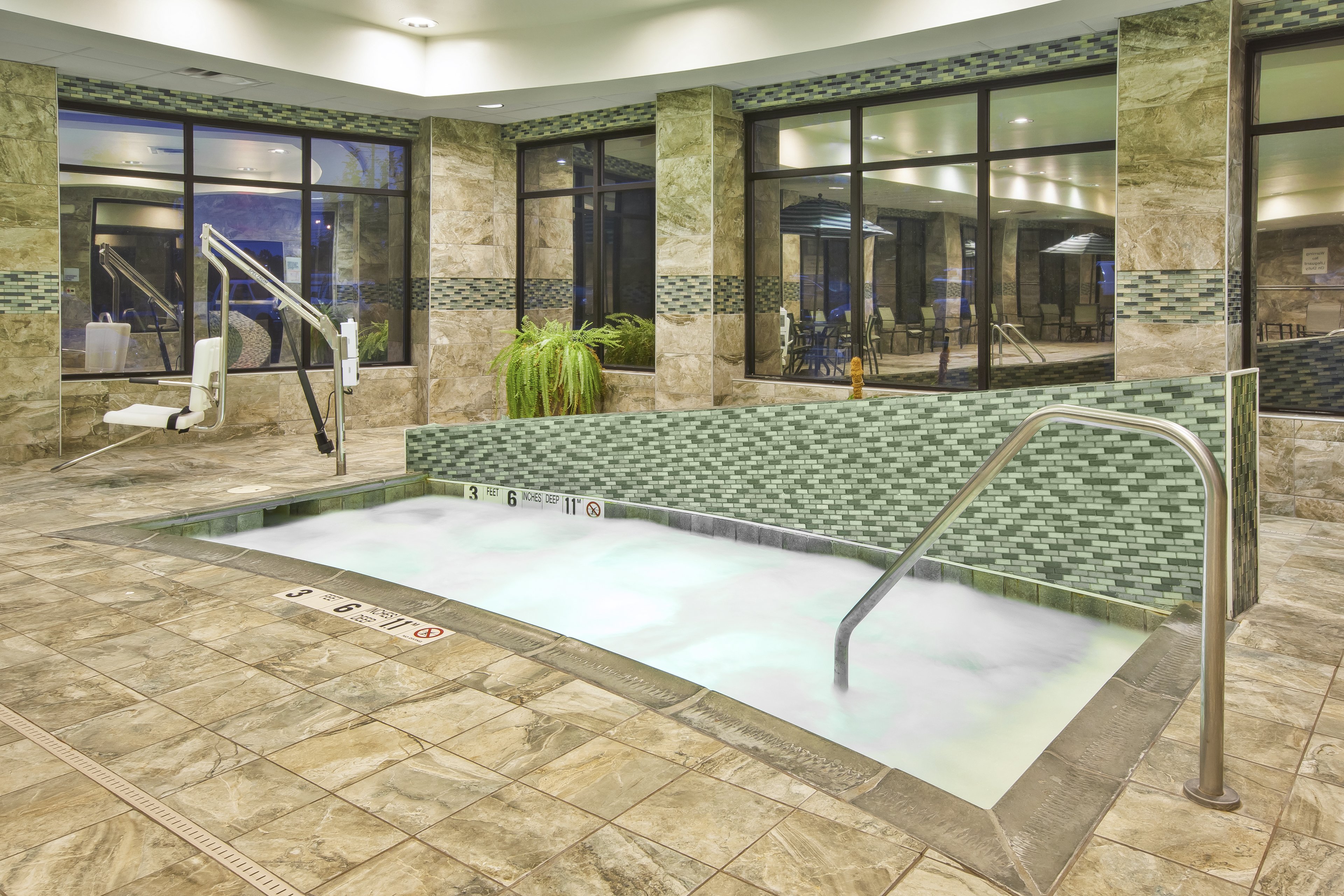 Holiday Inn Express Suites Geneva Finger Lakes 36/56