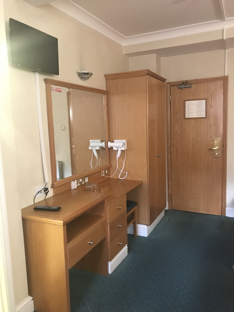 Nayland Hotel 54/66