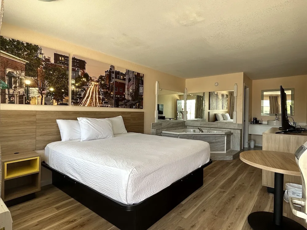 Days Inn by Wyndham Branson Near Theatre District 15/27