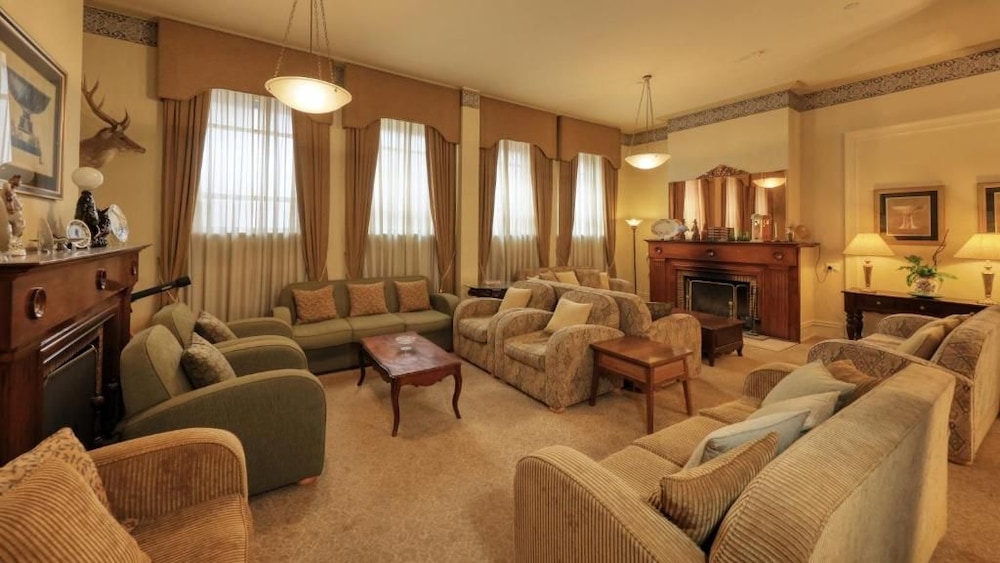 Royal Exchange Hotel 45/67