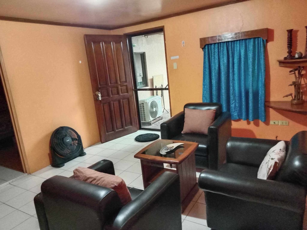 1St Street Park Apartelle 40/55