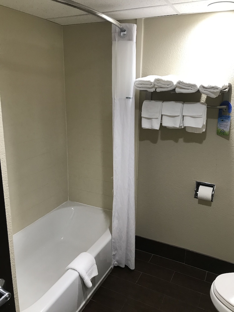 Days Inn by Wyndham Joplin 13/32