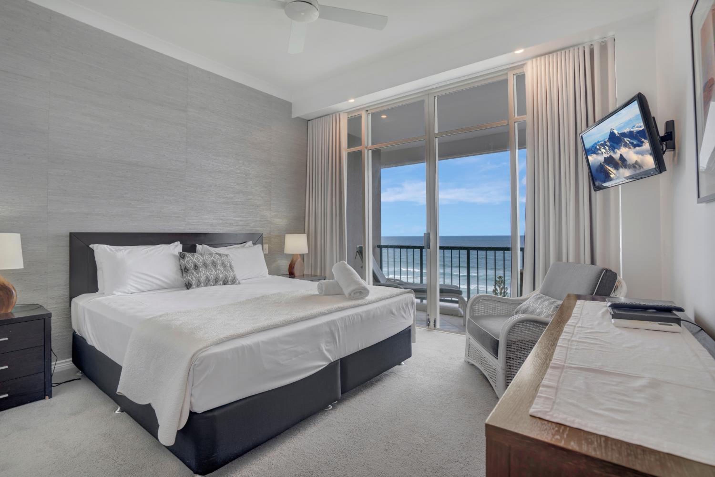 2 Bedrooms, Executive, Ocean Front