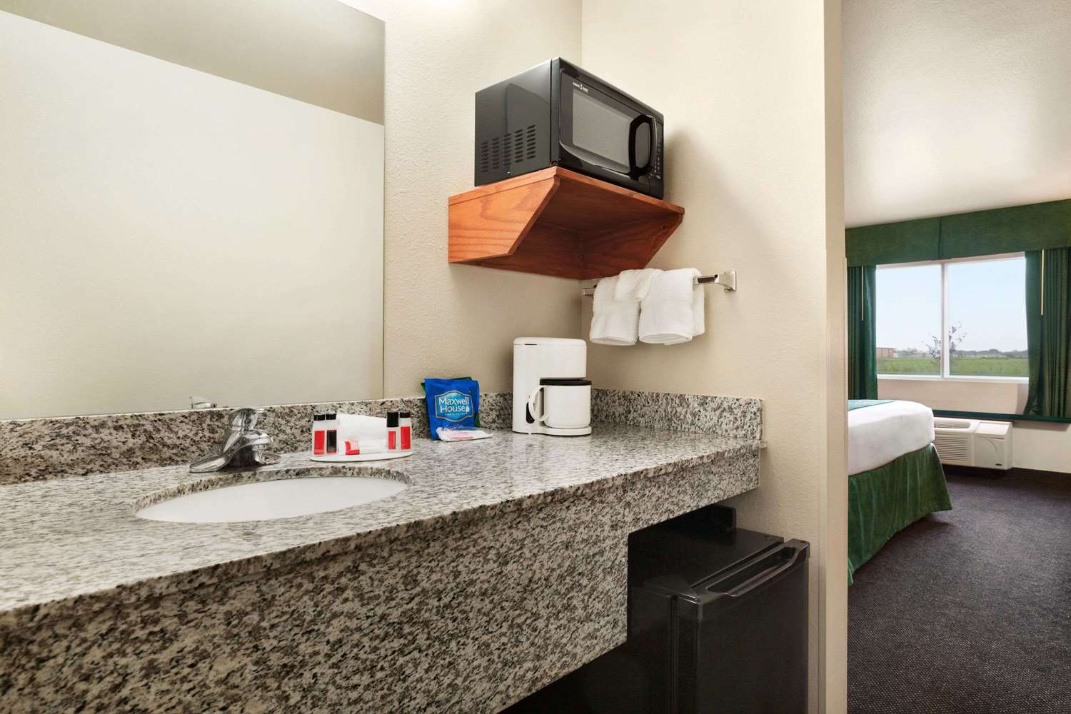 Baymont By Wyndham Fremont 29/31
