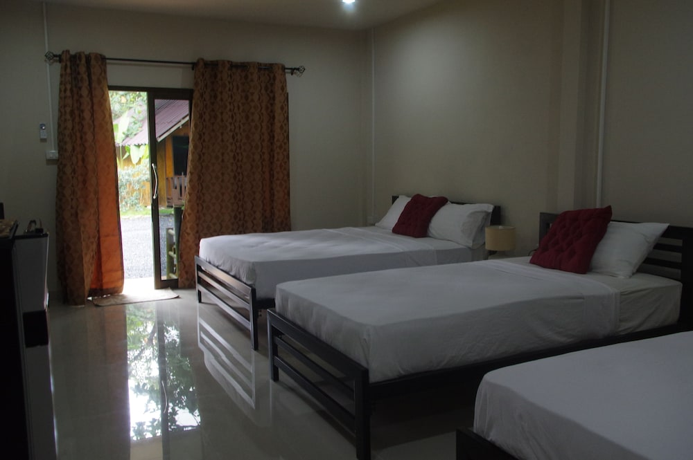 Thai House Beach Resort 10/50