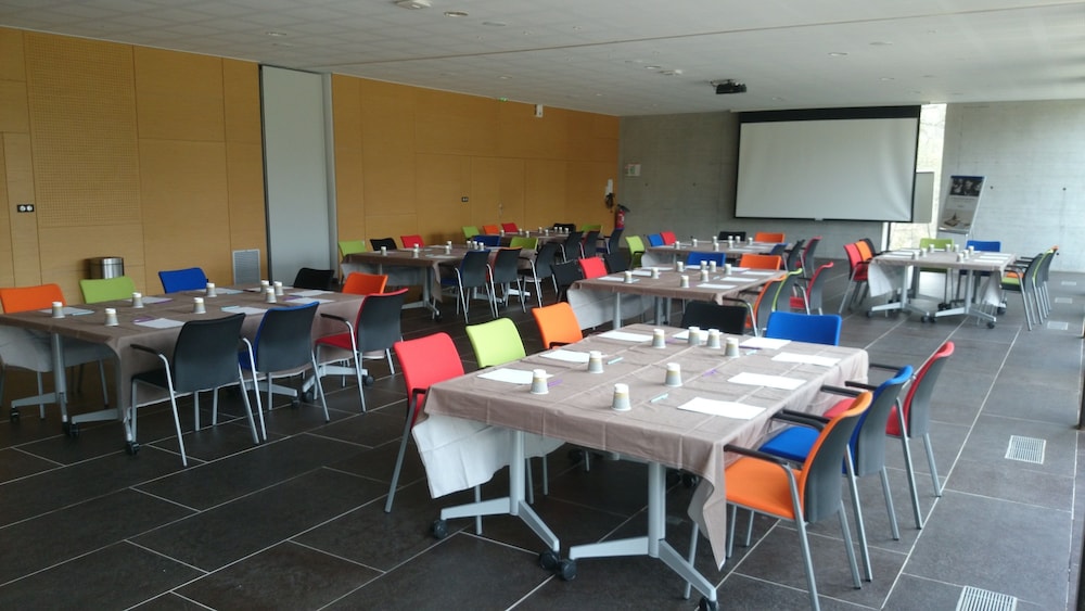 Mercure Brignoles Golf de Barbaroux and Spa 61/73