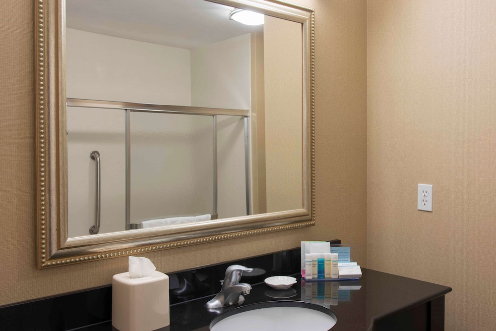 Hampton Inn & Suites Danville 19/42
