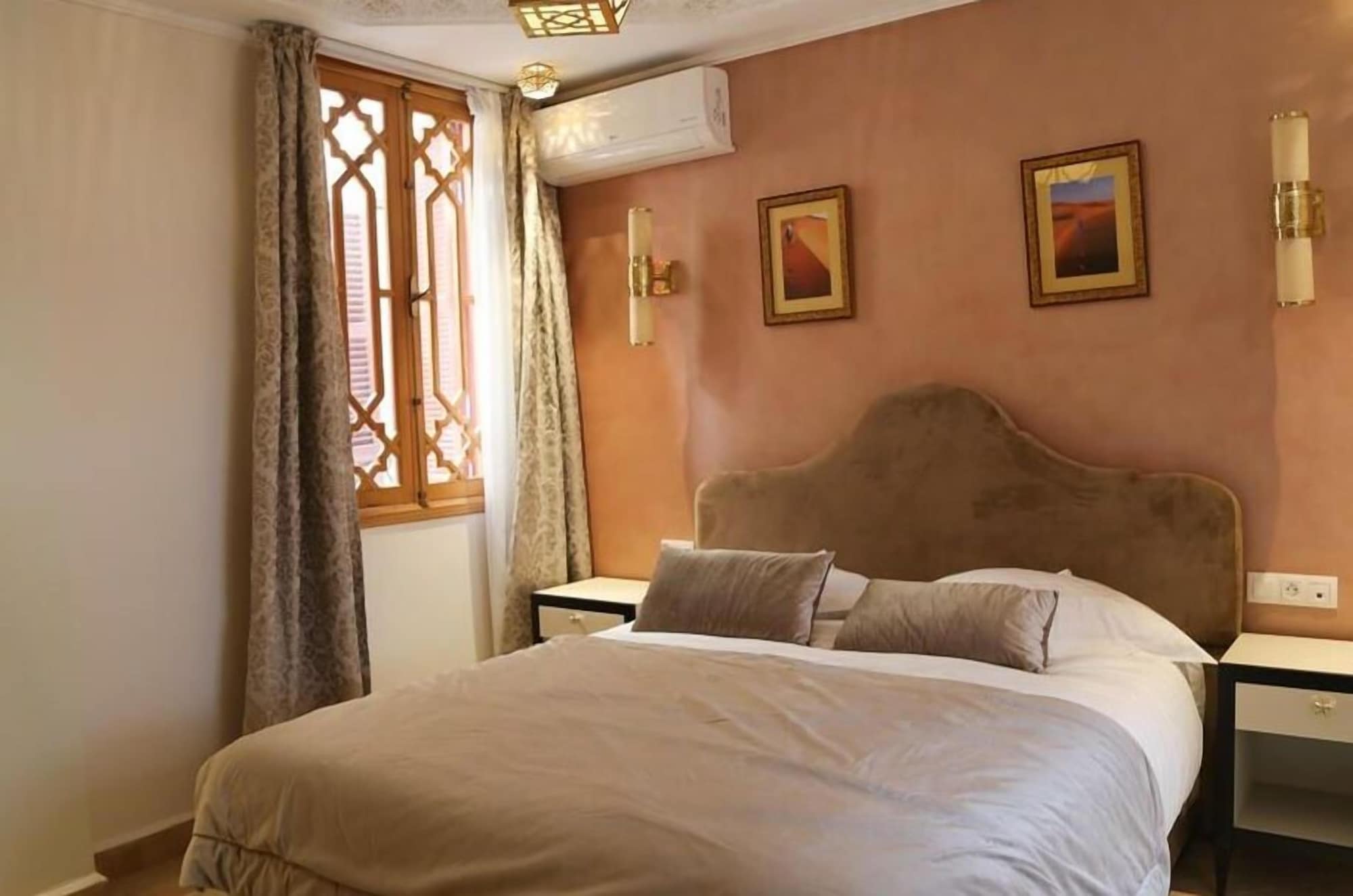 DELUXE, TWIN BEDS