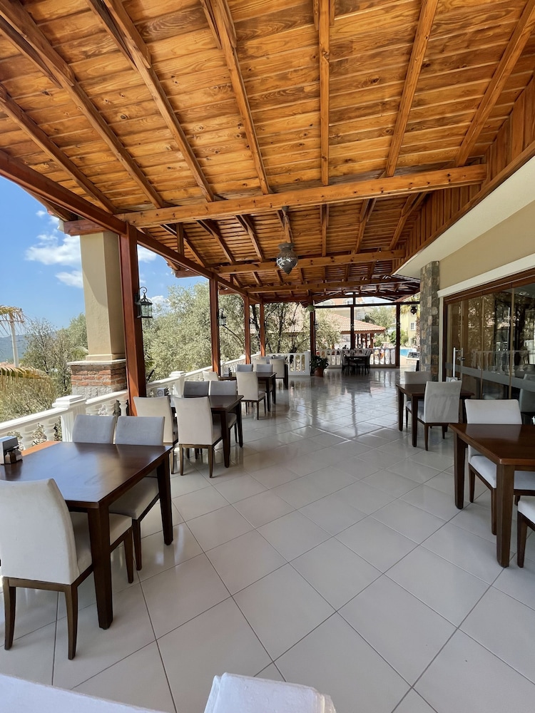 Celay Hotel 22/38